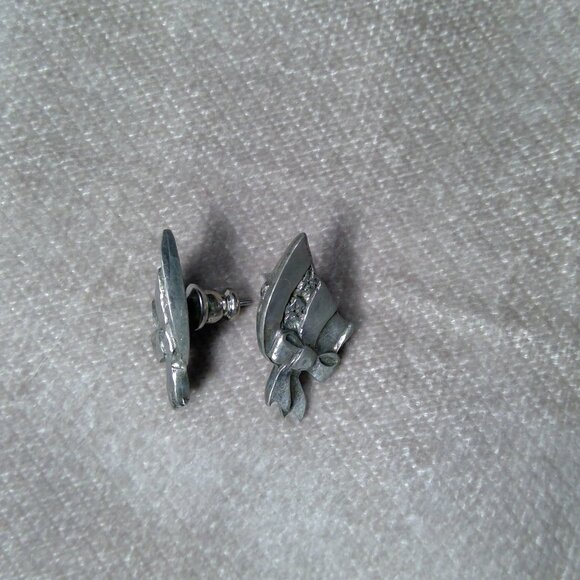 Bonnet pewter earrings stamped signed - Picture 2 of 3